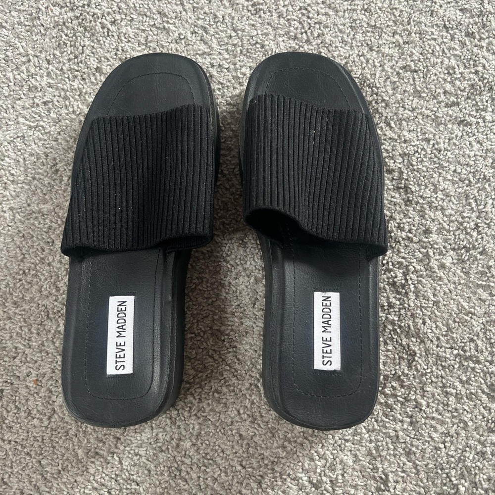 Steve Madden Black Ribbed Slides